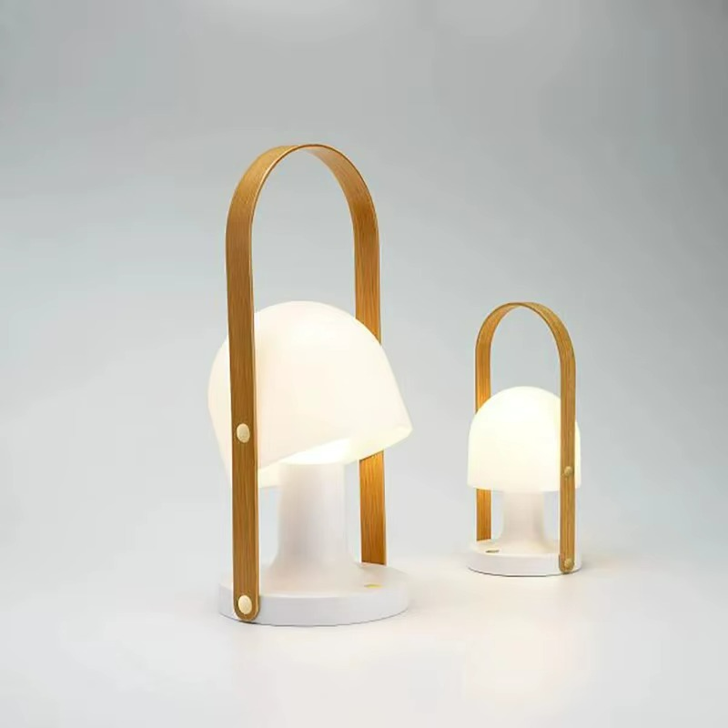 Lampada da Tavolo LED in Ferro con Design Elegante: Luce Moderna Senza Confini