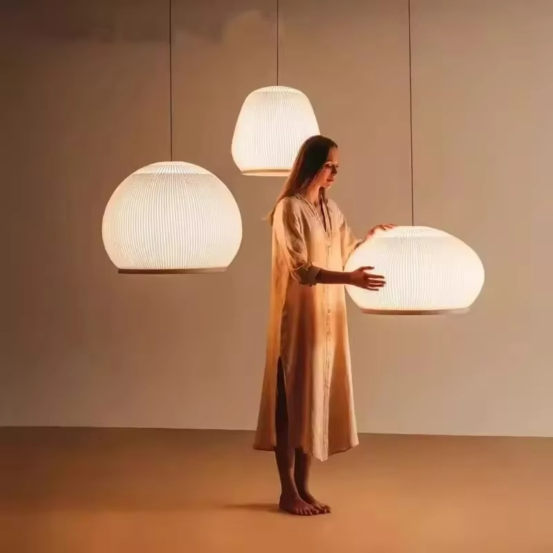 Armonia Nordica con Lampada a Sospensione in Tessuto