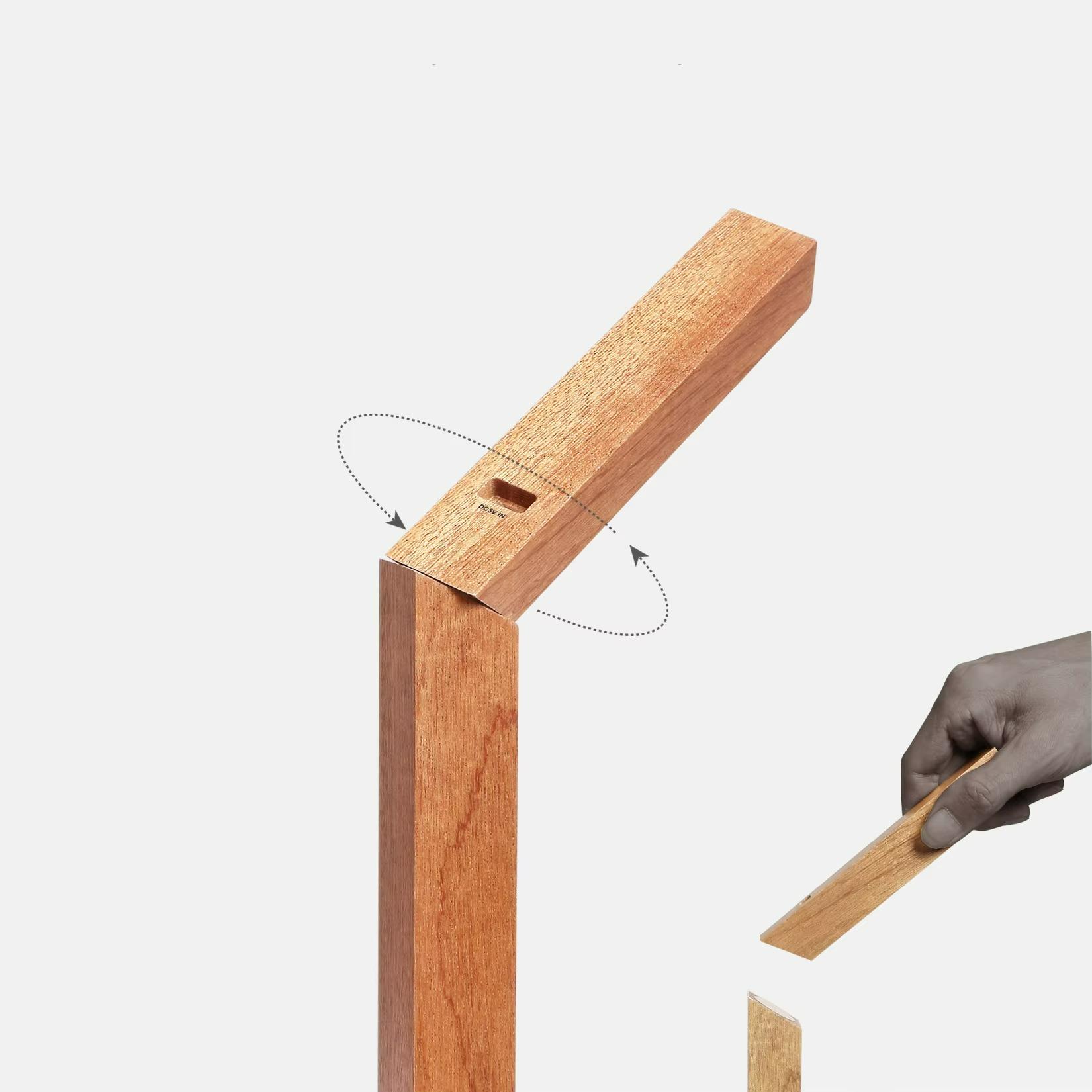 Illuminazione Versatile con Lampada da Parete Rotante in Legno