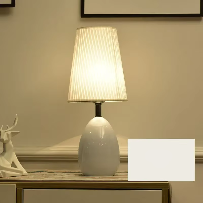 Lampada da Comodino Dimmerabile Touch - Eleganza e Funzionalità per la Camera da Letto