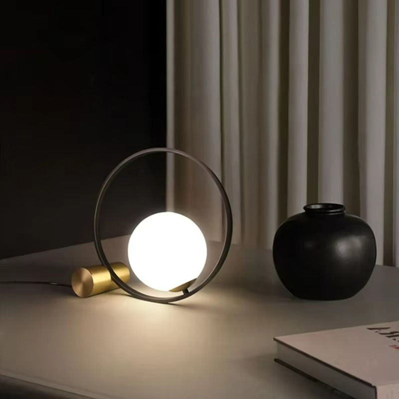 Lampada da Comodino Nordica - Modernità e Creatività per la Tua Camera