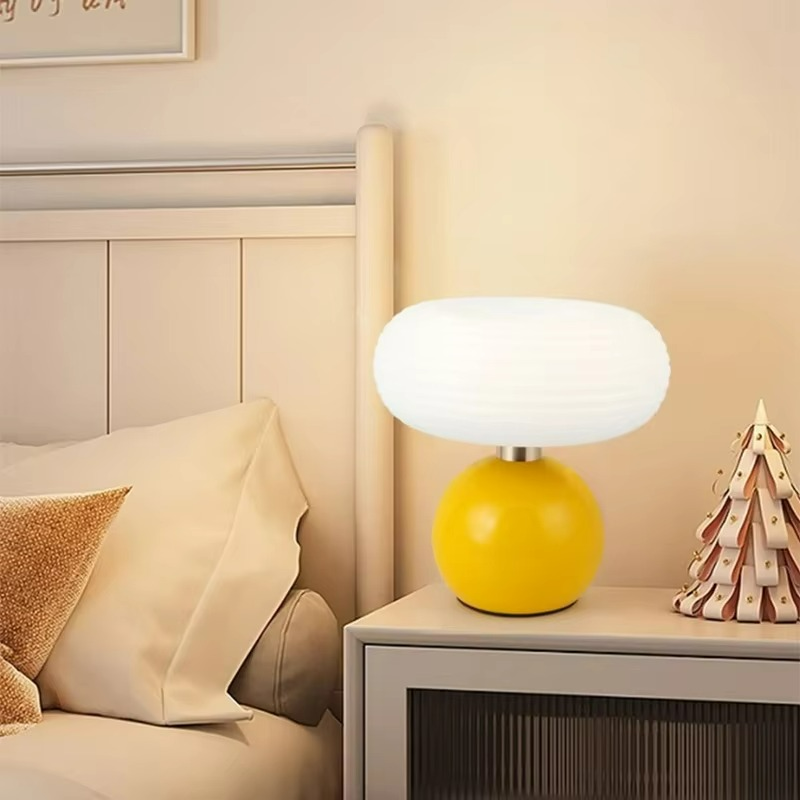 Lampada da Tavolo a Fungo - Stile Moderno e Calore Accogliente
