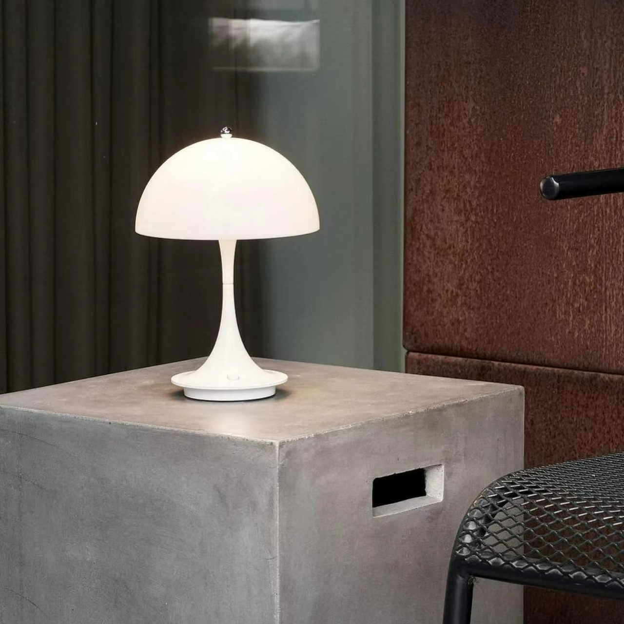 Lampada da Tavolo Nordica Retrò - Eleganza e Praticità per la Camera da Letto