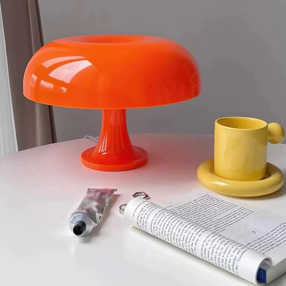 Luce Elegante da Tavolo - Stile Moderno con Paralume in Tessuto
