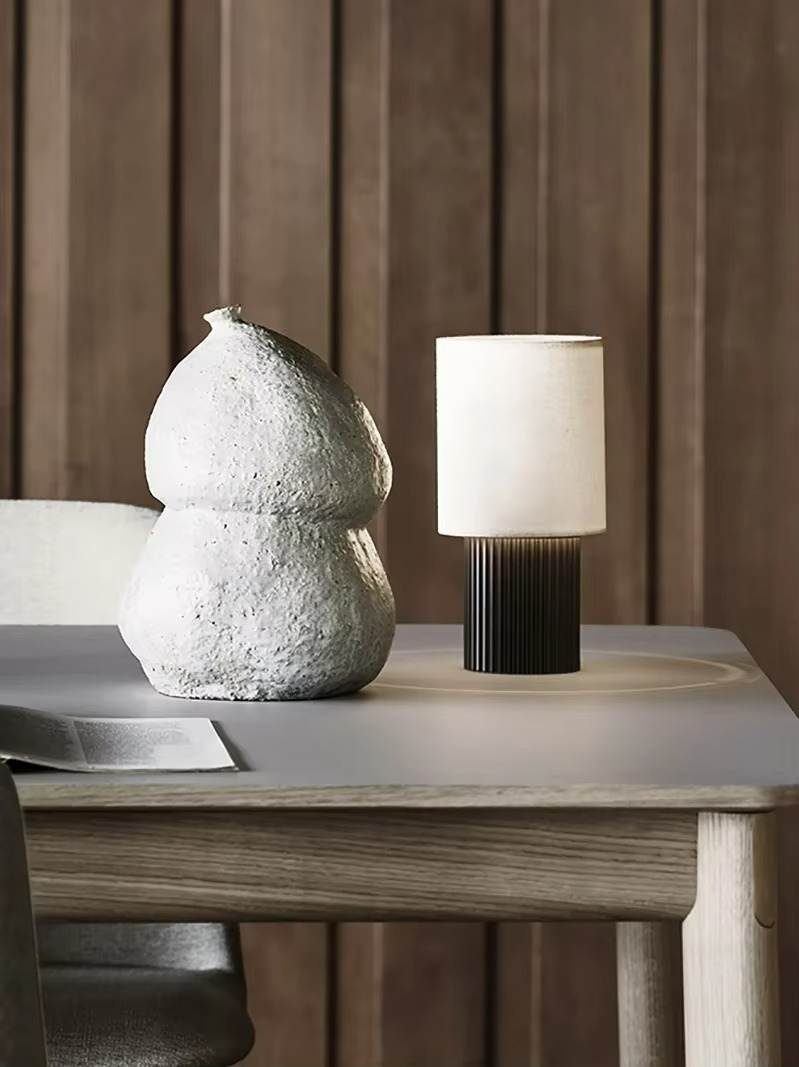 Lampada da Tavolo Ricaricabile Nordica - Atmosfera ed Eleganza Portatile
