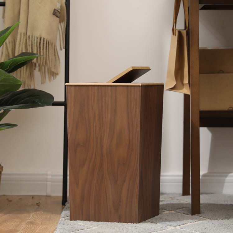 Eleganza Funzionale: Cestino con Coperchio a Scatto in Legno