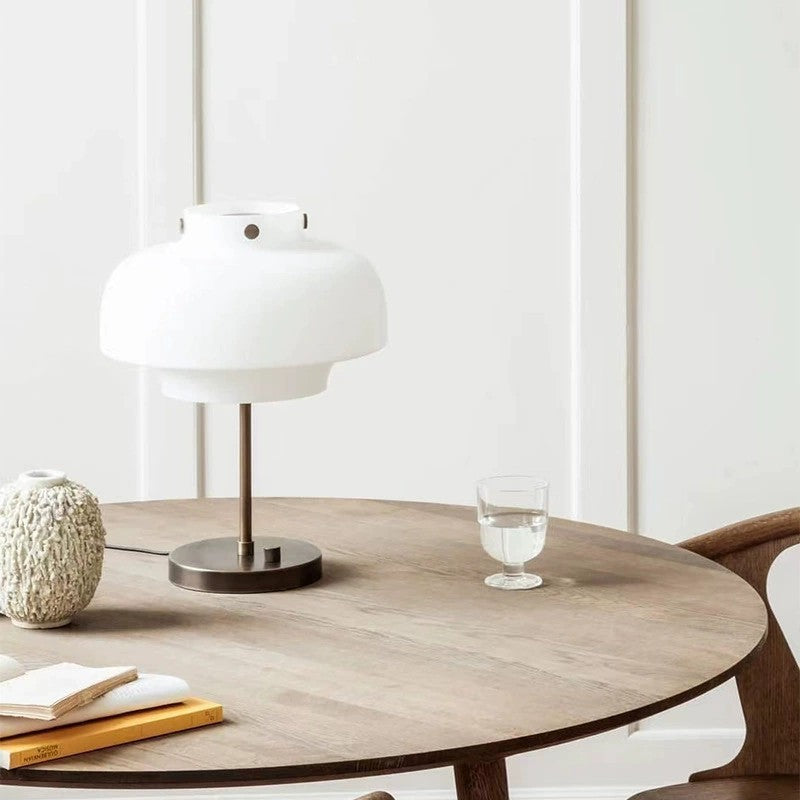 Eleganza Accogliente con Lampada da Comodino in Vetro