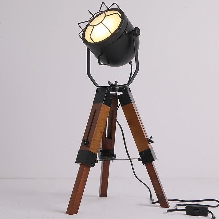 Fascino Vintage con Lampada da Tavolo a Treppiede