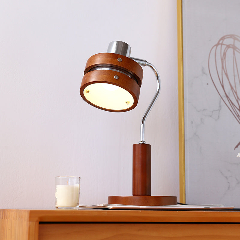 Fascino Retrò con Lampada da Tavolo in Noce Francese