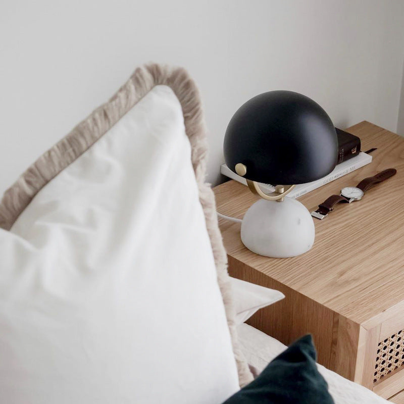 Lampada da Comodino Nordic Design - Eleganza Moderna per Ogni Ambiente