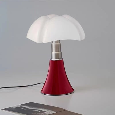 Eleganza Retrò con Lampada da Tavolo Italiana