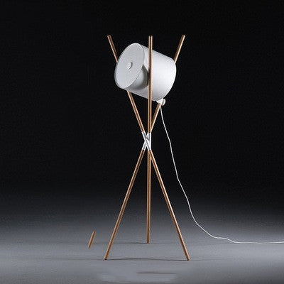 Eleganza Naturale con Lampada da Terra in Legno