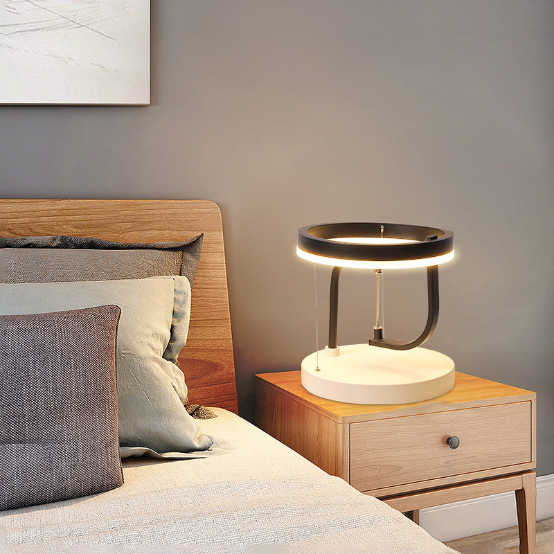 Lampada da Comodino LED Moderna - Luce Soffusa e Design Essenziale