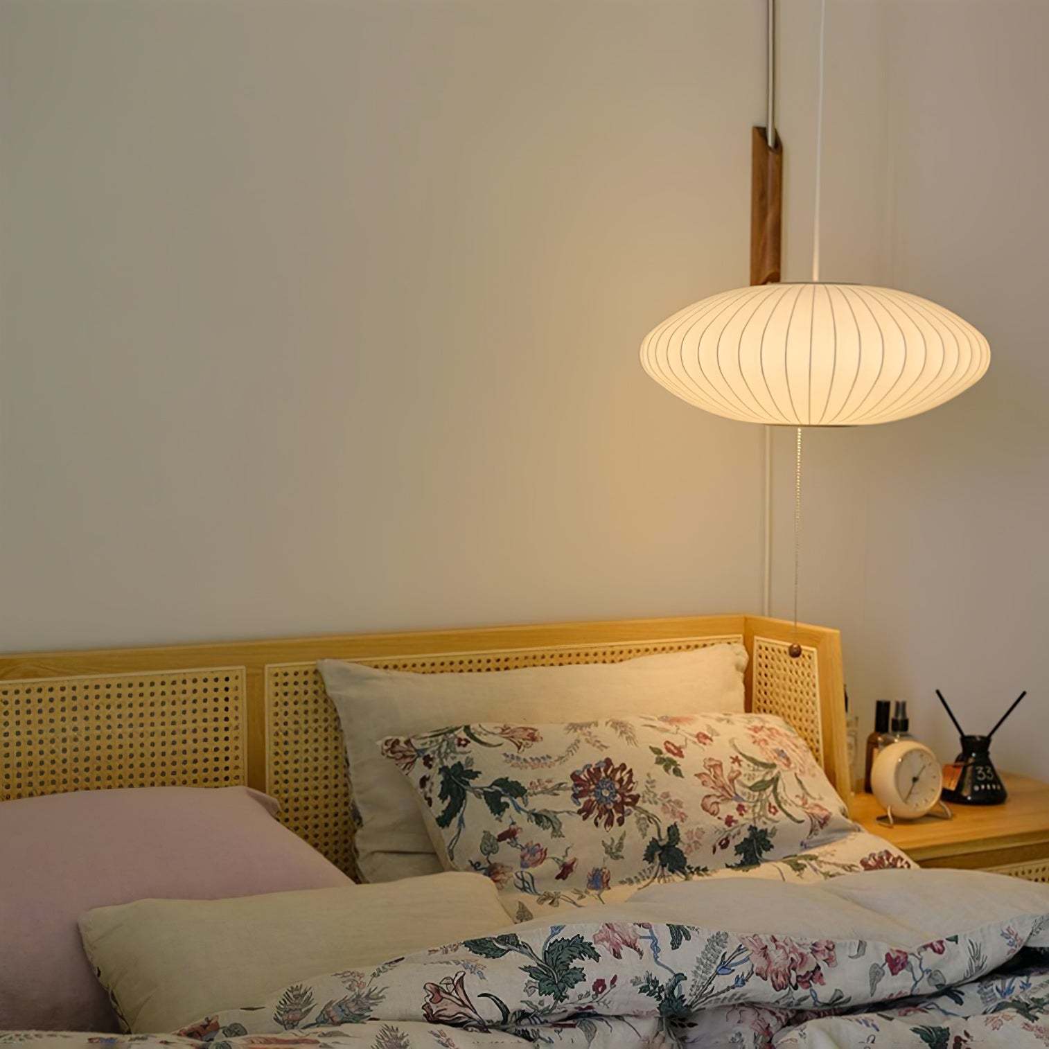 Applique in Stile Nordico con Effetto Seta - Eleganza Creativa per Studio e Camera da Letto