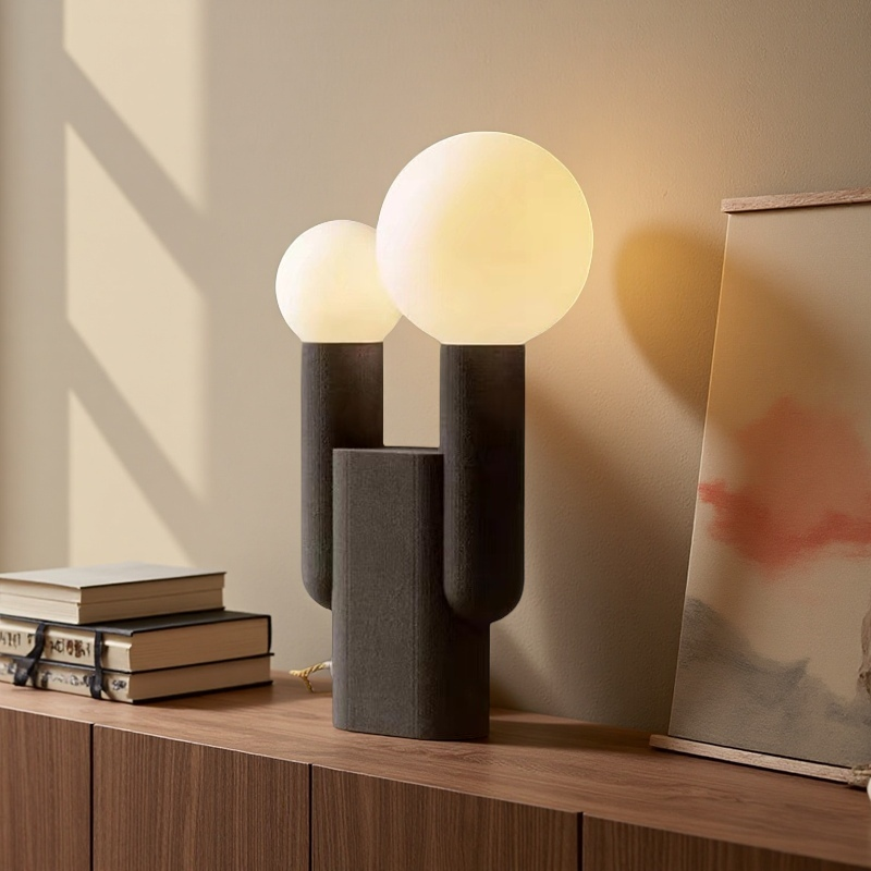 Lampada Moderna con Sfera di Vetro - Design Minimalista per Illuminazione Elegante