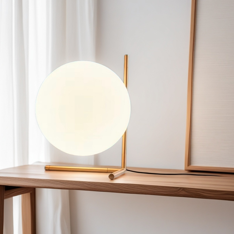Eleganza Nordica con Lampada da Tavolo Romantica