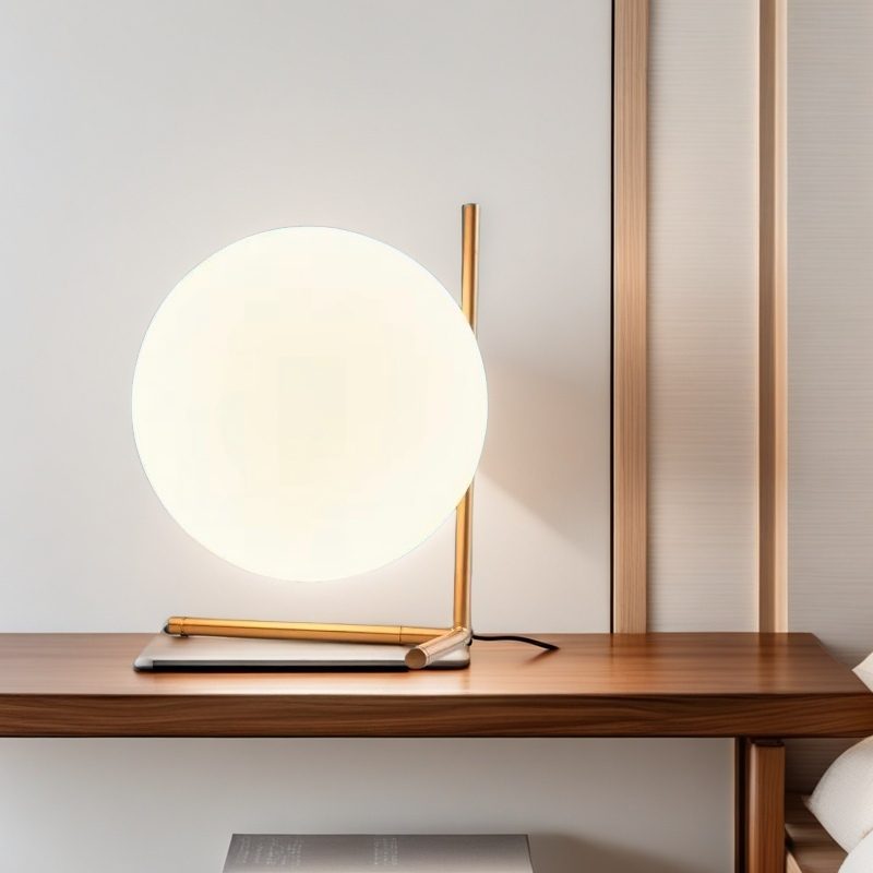 Eleganza Nordica con Lampada da Tavolo Romantica