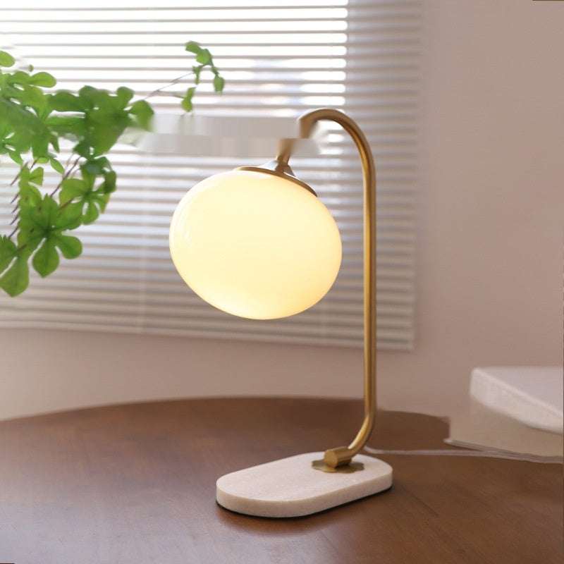Luce d'Altri Tempi - Lampada da Comodino Stile Medioevale