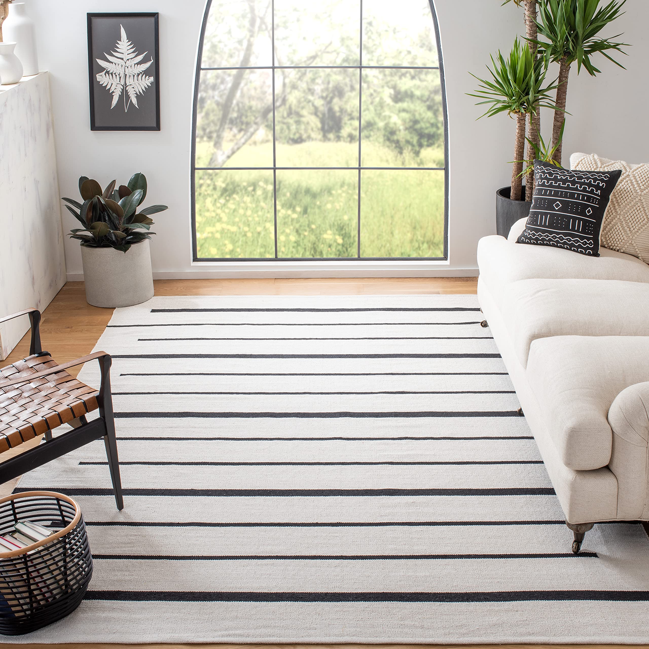 SAFAVIEH Montauk Collection Area Rug - 6 Square Ivory & Black Handmade Flat Weave Boho Farmhouse Cotton Modern Stripe Ideal for High Traffic Areas in Living Room Bedroom (MTK311A)