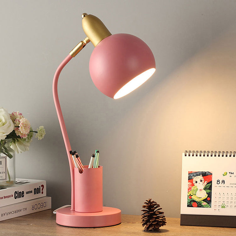 Lampada da Tavolo Creativa con Portapenne Nordic: Stile e Funzionalità