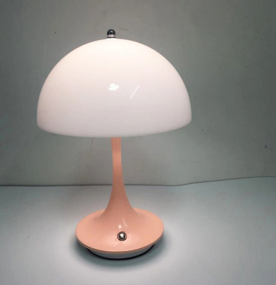 Lampada da Tavolo Nordica Retrò - Eleganza e Praticità per la Camera da Letto