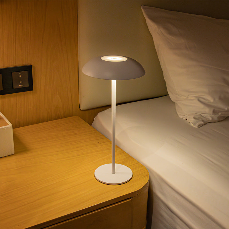Lampada da Tavolo Vintage con Ricarica Wireless - Eleganza Retrò e Tecnologia Moderna