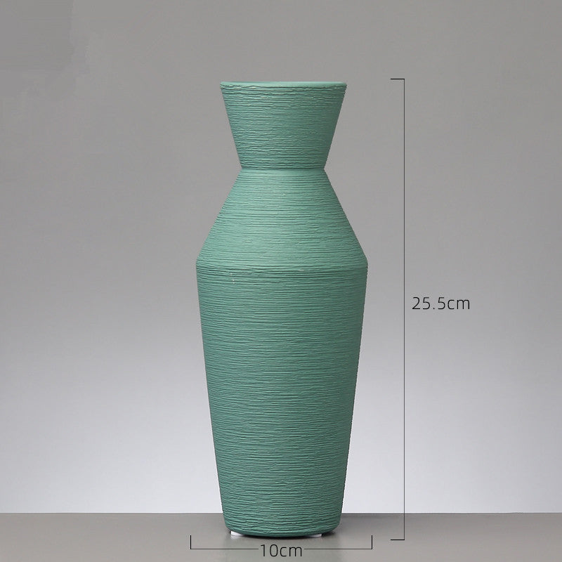 Raffinatezza Europea con Vaso in Ceramica "Nordic Style"