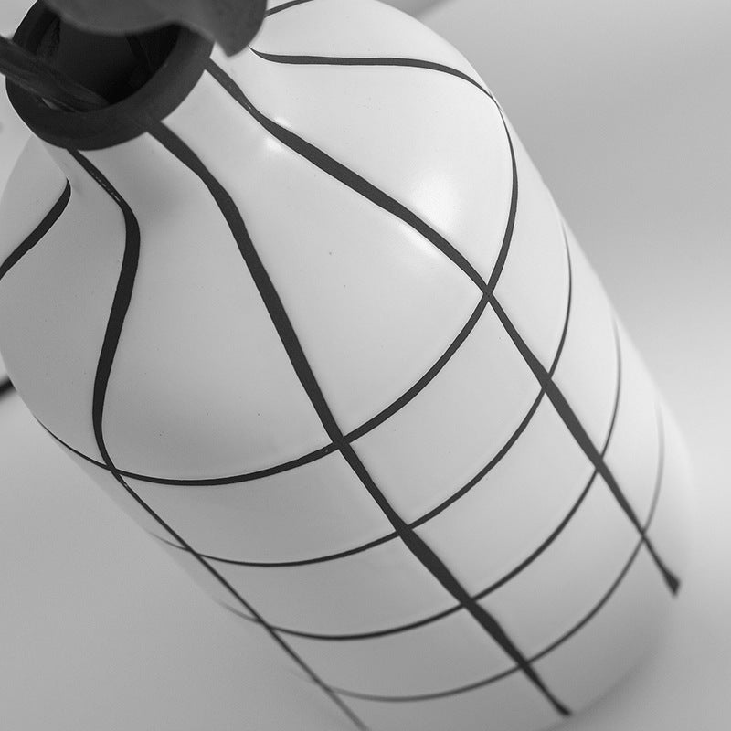 Eleganza Monocromatica con Accessori per la Casa in Porcellana