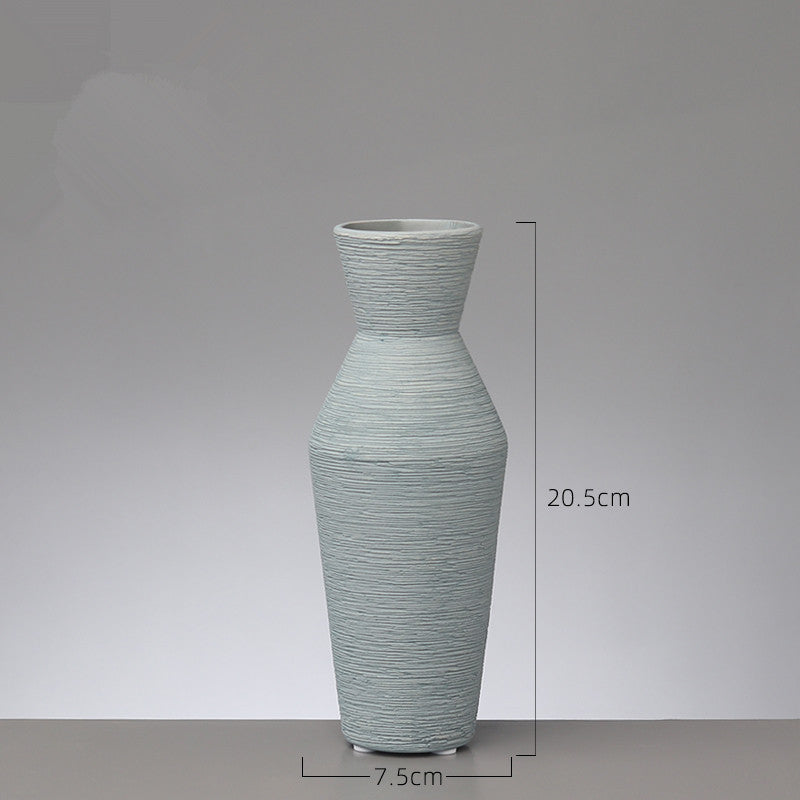 Raffinatezza Europea con Vaso in Ceramica "Nordic Style"