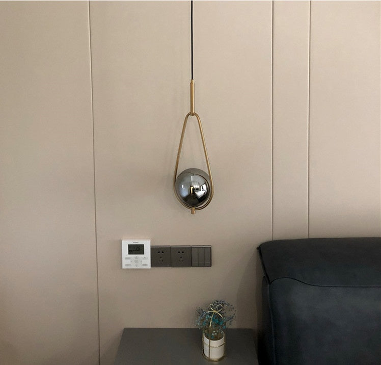 Illumina il Tuo Stile con il Lampadario Sfera di Vetro per Bar e Sala da Pranzo
