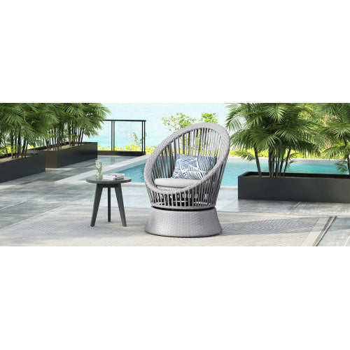 Eleganza e Comfort con Poltrona in Rattan Grigio
