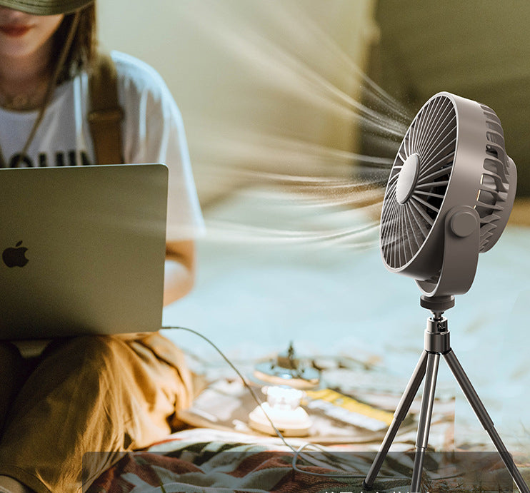 Ventilatore da Campeggio Multifunzione: Freschezza e Illuminazione Ovunque Tu Vada