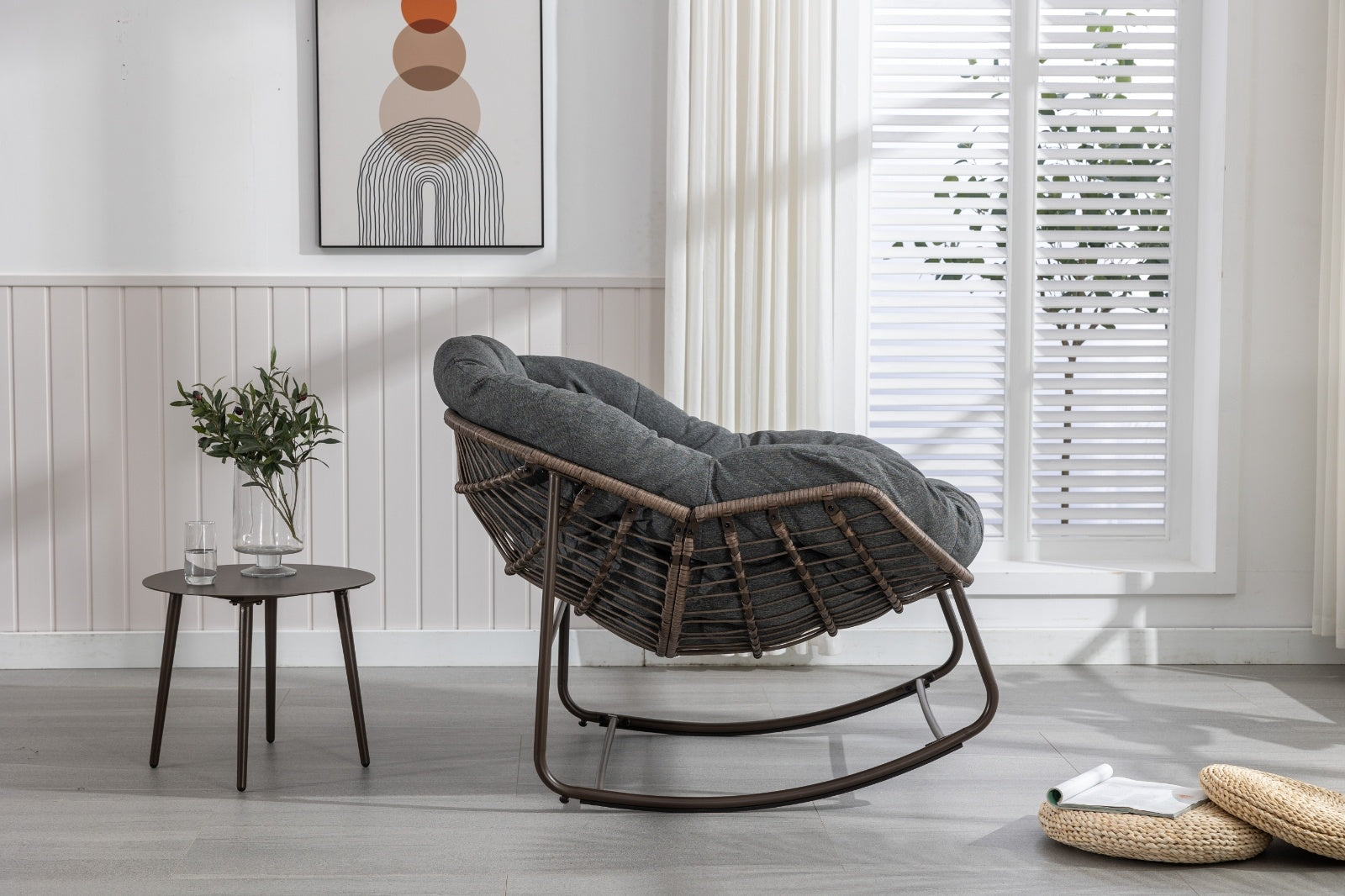 Sedia a Dondolo in Rattan con Cuscino - Comfort Naturale per Interni ed Esterni