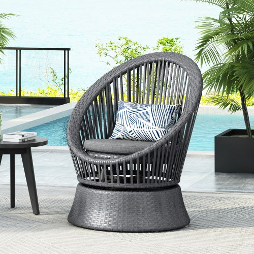 Eleganza e Comfort con Poltrona in Rattan Grigio