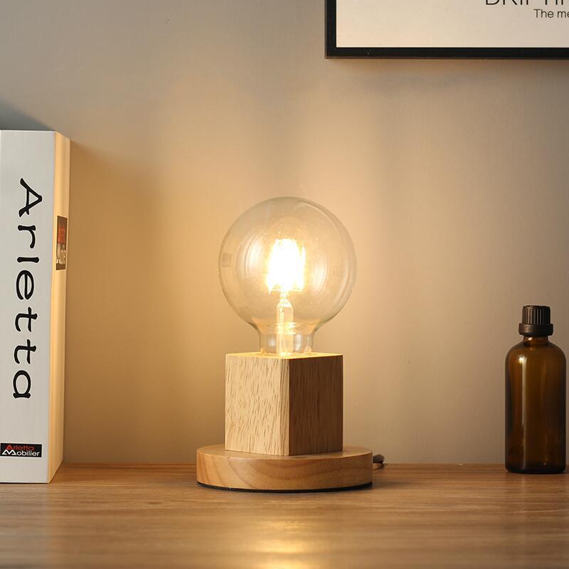 Elegante lampada LED in stile minimalista con base in bambù