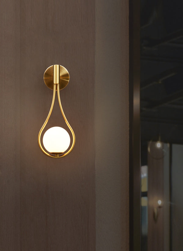 "Illumina il Tuo Ambiente con la Lampada da Parete Living Elegance"