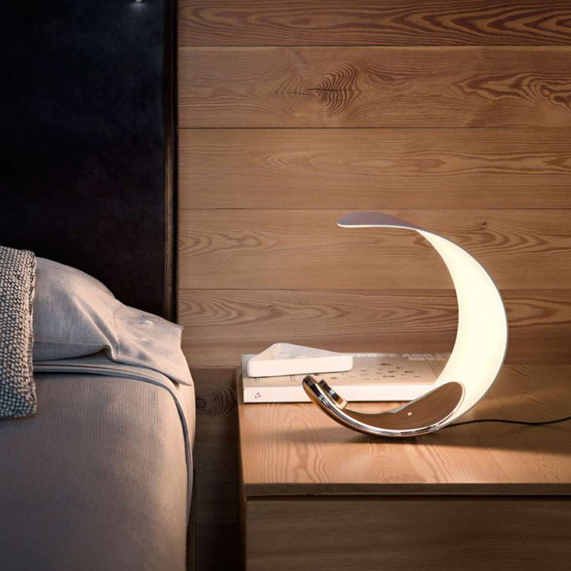 Lampada da Tavolo Luna: Illuminazione e Decorazione per Ogni Ambiente