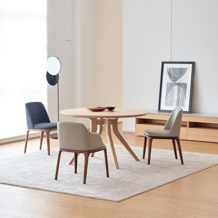 Eleganza Essenziale: La Sedia Monoposto Nordic Minimalist