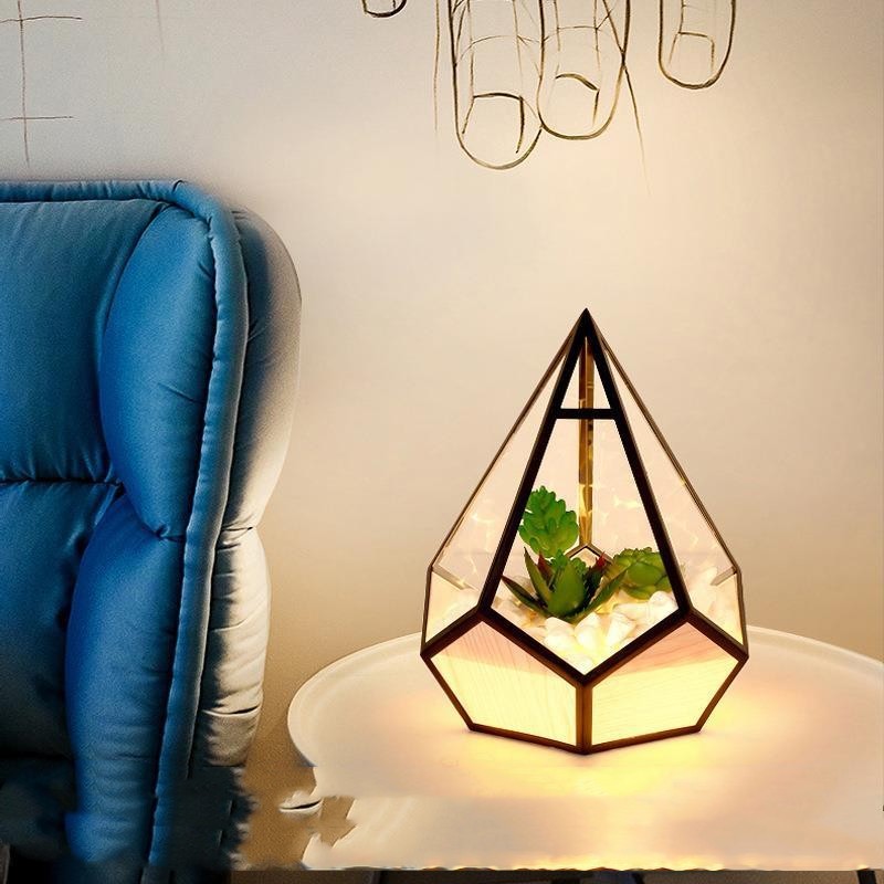 Eleganza Geometrica con Lampada da Comodino "Diamond"