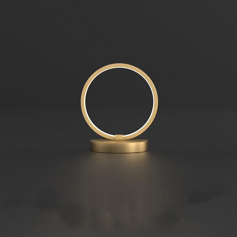 Lampada da Tavolo in Rame - Eleganza Minimalista con Tocco Vintage