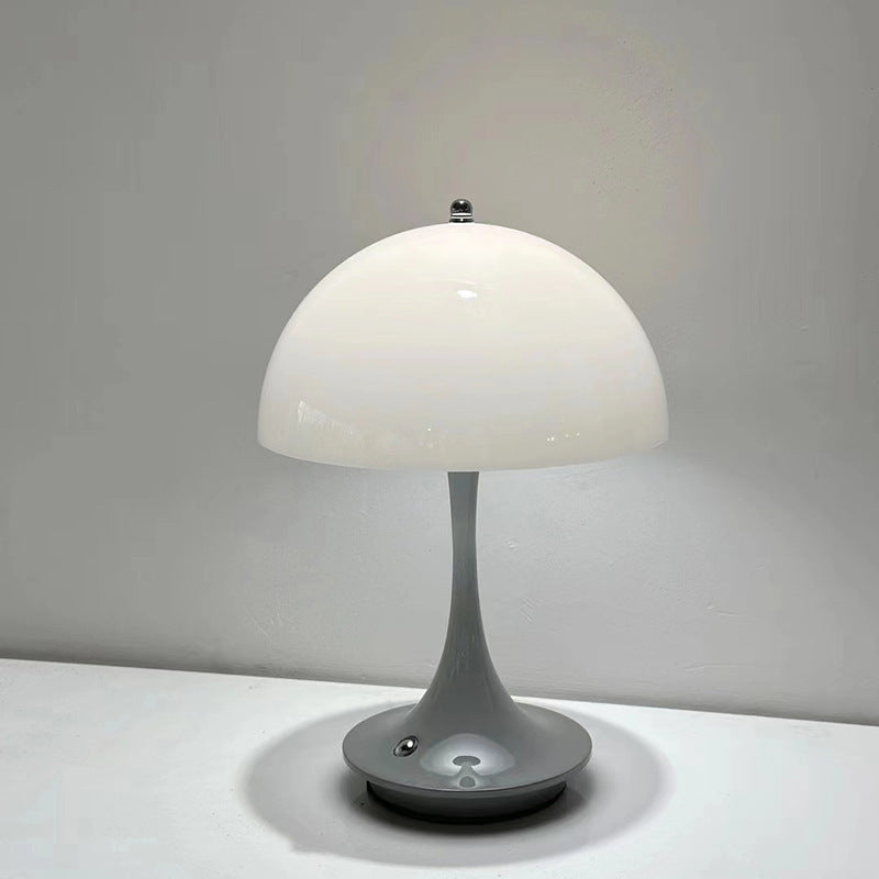 Lampada da Tavolo Nordica Retrò - Eleganza e Praticità per la Camera da Letto