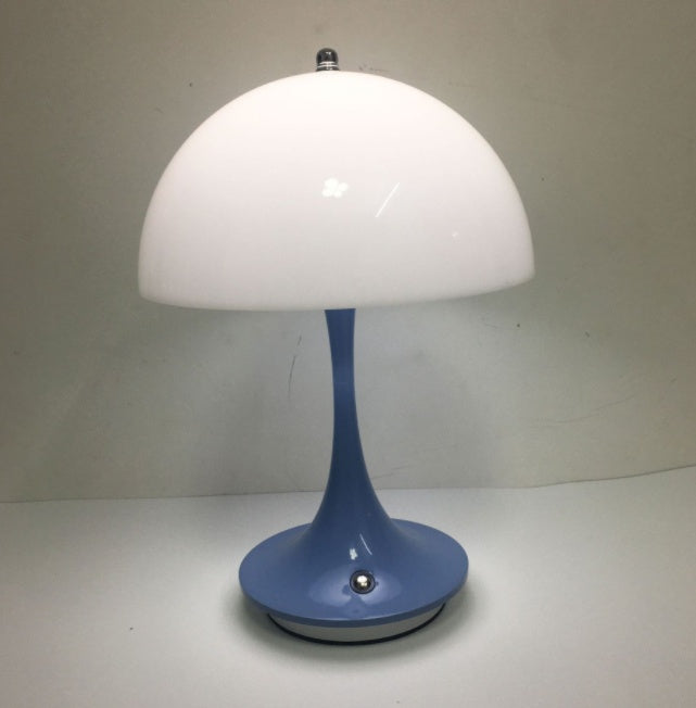 Lampada da Tavolo Nordica Retrò - Eleganza e Praticità per la Camera da Letto