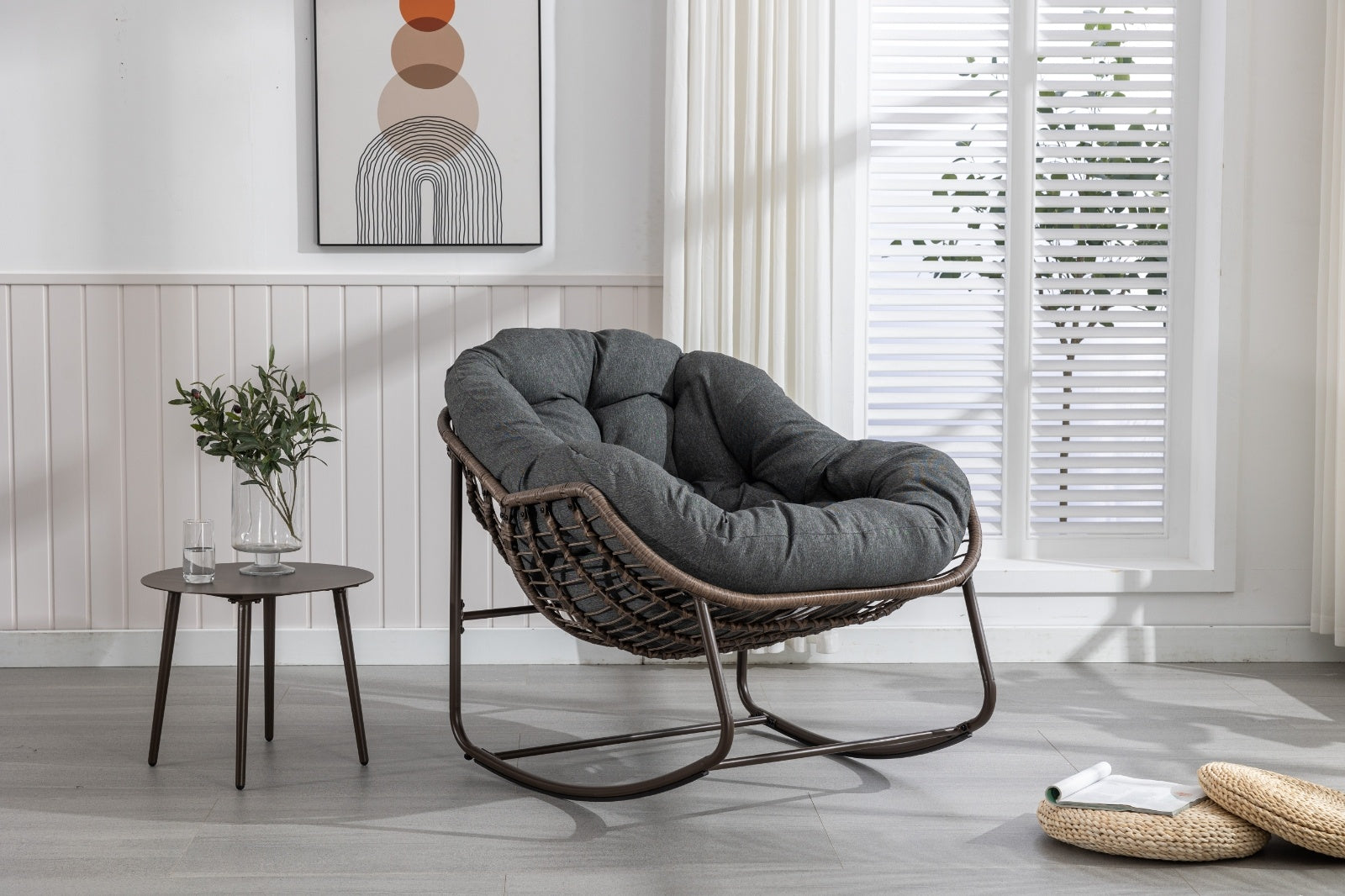 Sedia a Dondolo in Rattan con Cuscino - Comfort Naturale per Interni ed Esterni