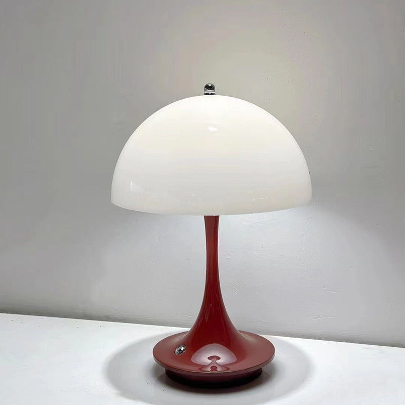 Lampada da Tavolo Nordica Retrò - Eleganza e Praticità per la Camera da Letto