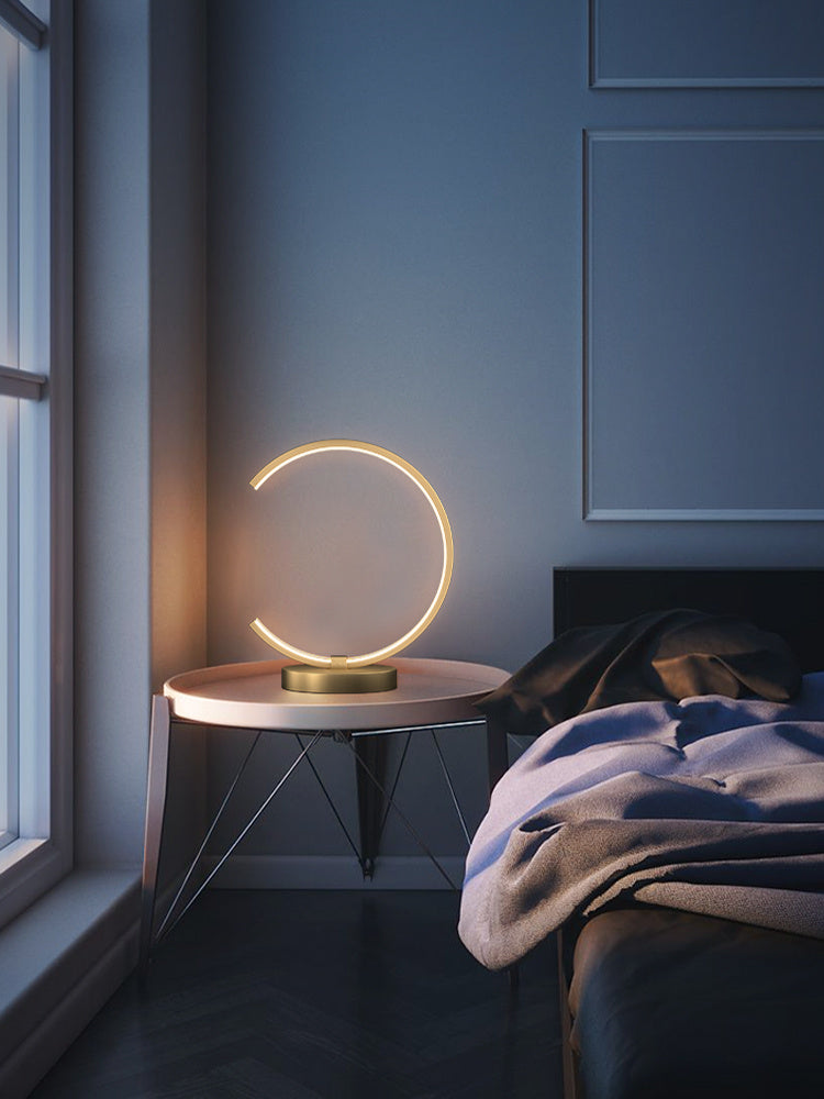 Lampada da Tavolo in Rame - Eleganza Minimalista con Tocco Vintage