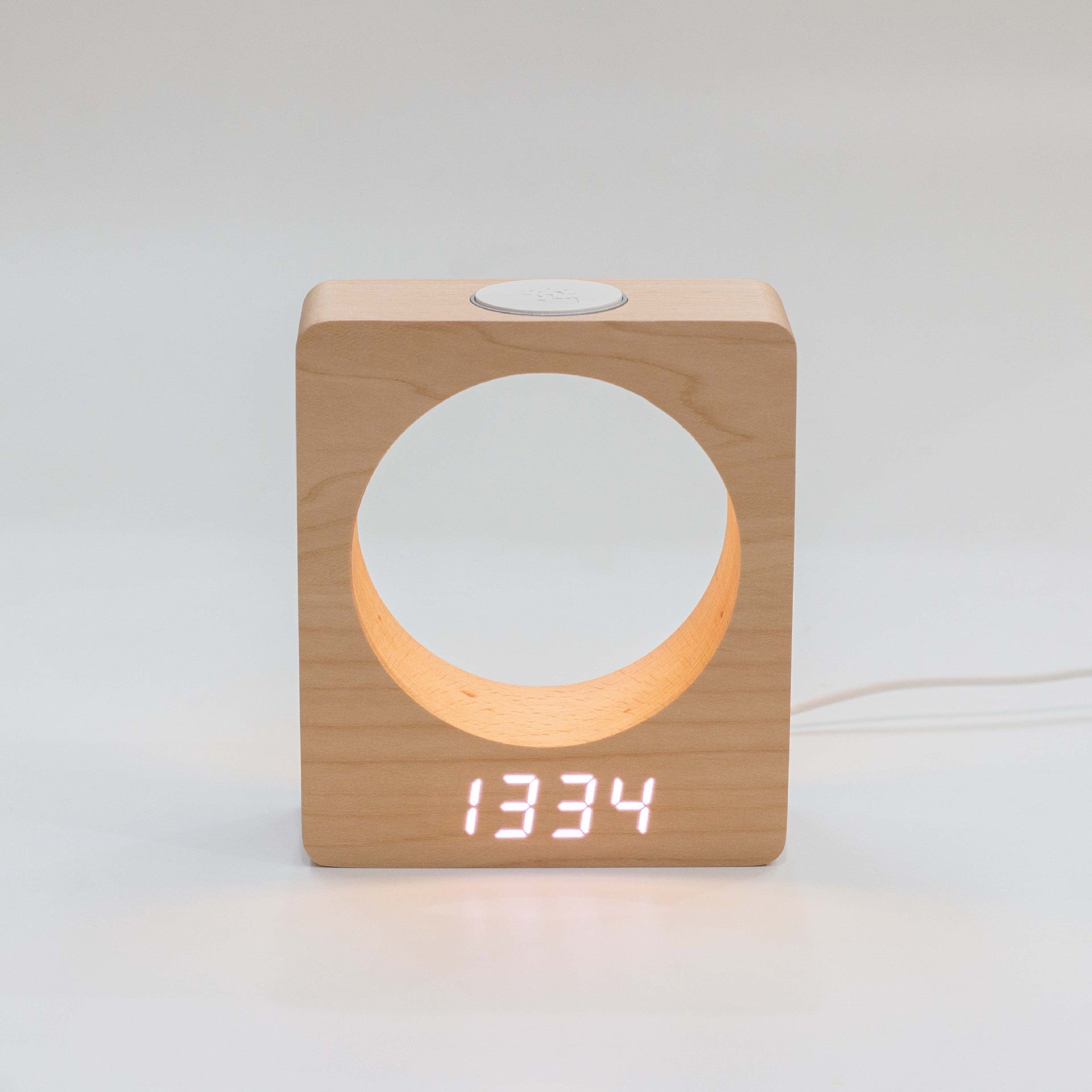 "Il Risveglio Naturale: Orologio in Legno con Luce LED e Allarme"