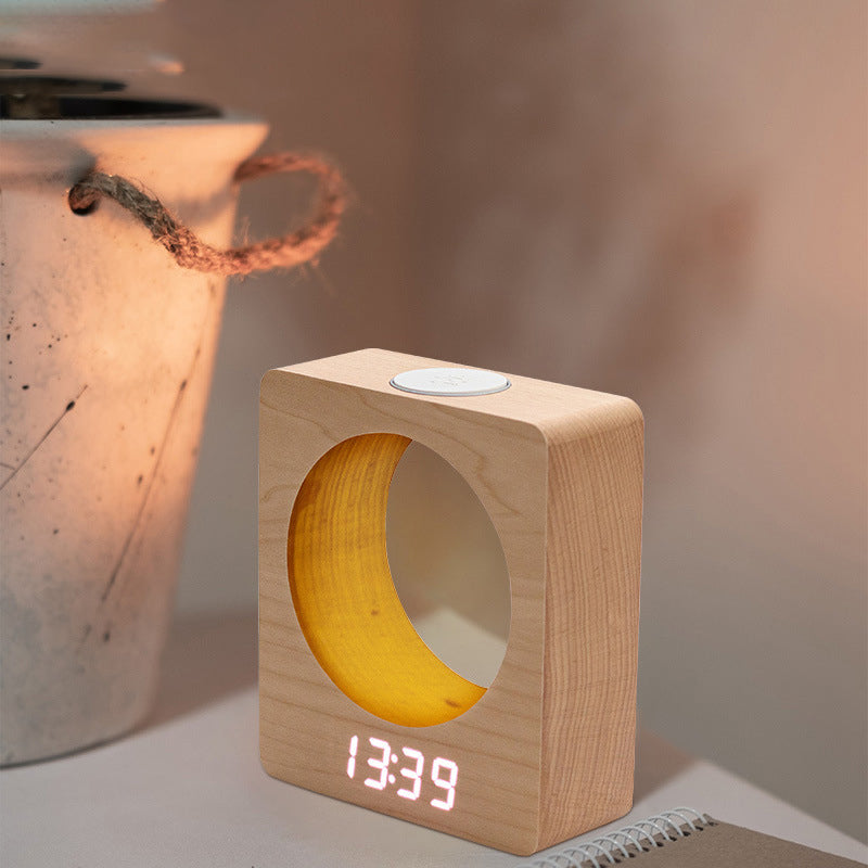 "Il Risveglio Naturale: Orologio in Legno con Luce LED e Allarme"