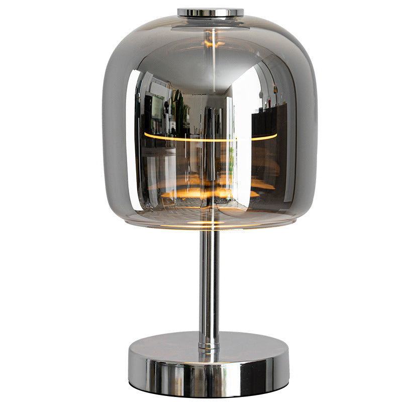 Lampada da tavolo in vetro con design minimalista scandinavo