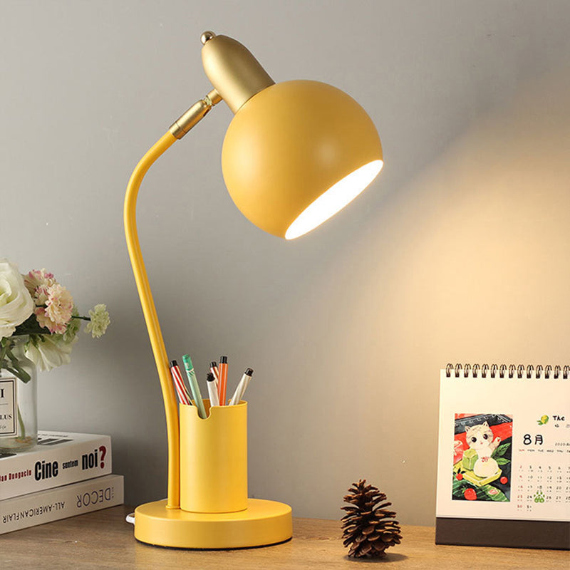 Lampada da Tavolo Creativa con Portapenne Nordic: Stile e Funzionalità