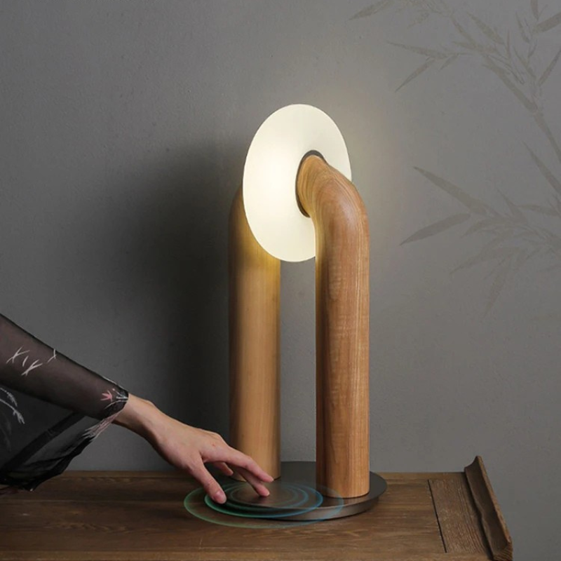 Lampada da Tavolo LED in Legno Massello – L'Arte della Luce che Dona Calore alla Tua Casa